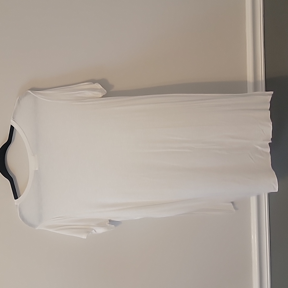 NWOT size M white cover up or tunic. This material is  light and comfy! - Picture 4 of 4